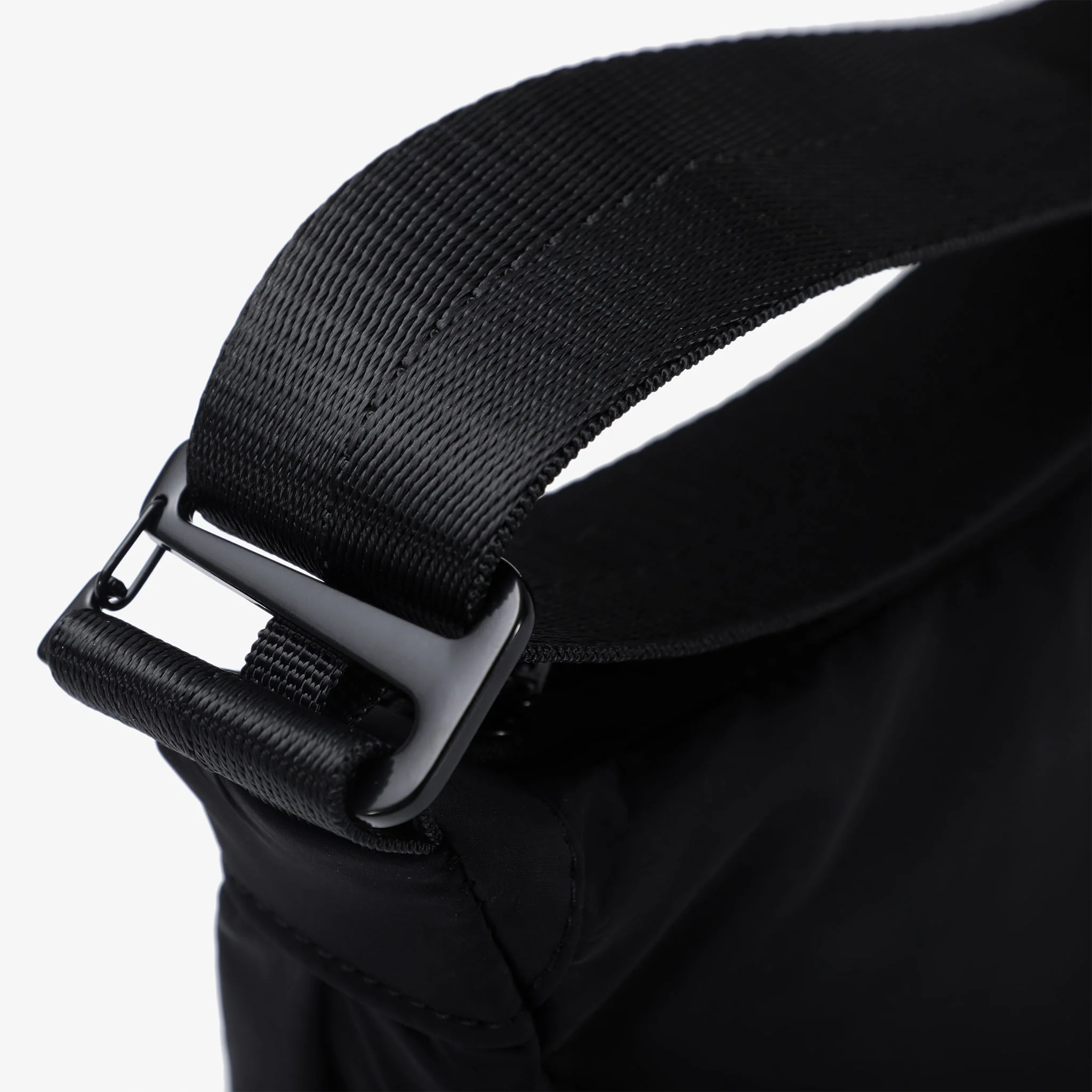 CG Crescent slingväska crossbody med dolda säkerhetsfunktioner