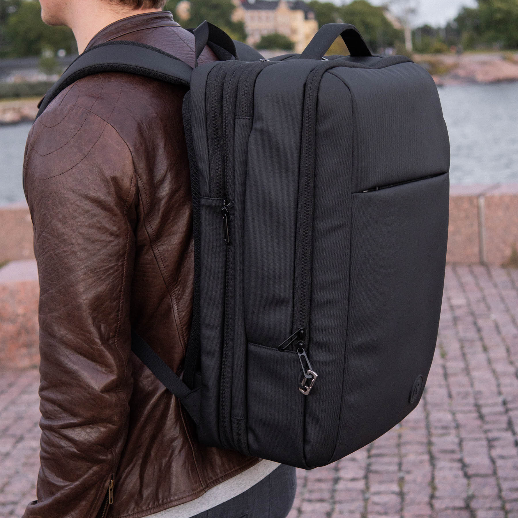 Reseryggsäck med clamshell-öppning och laptopfack