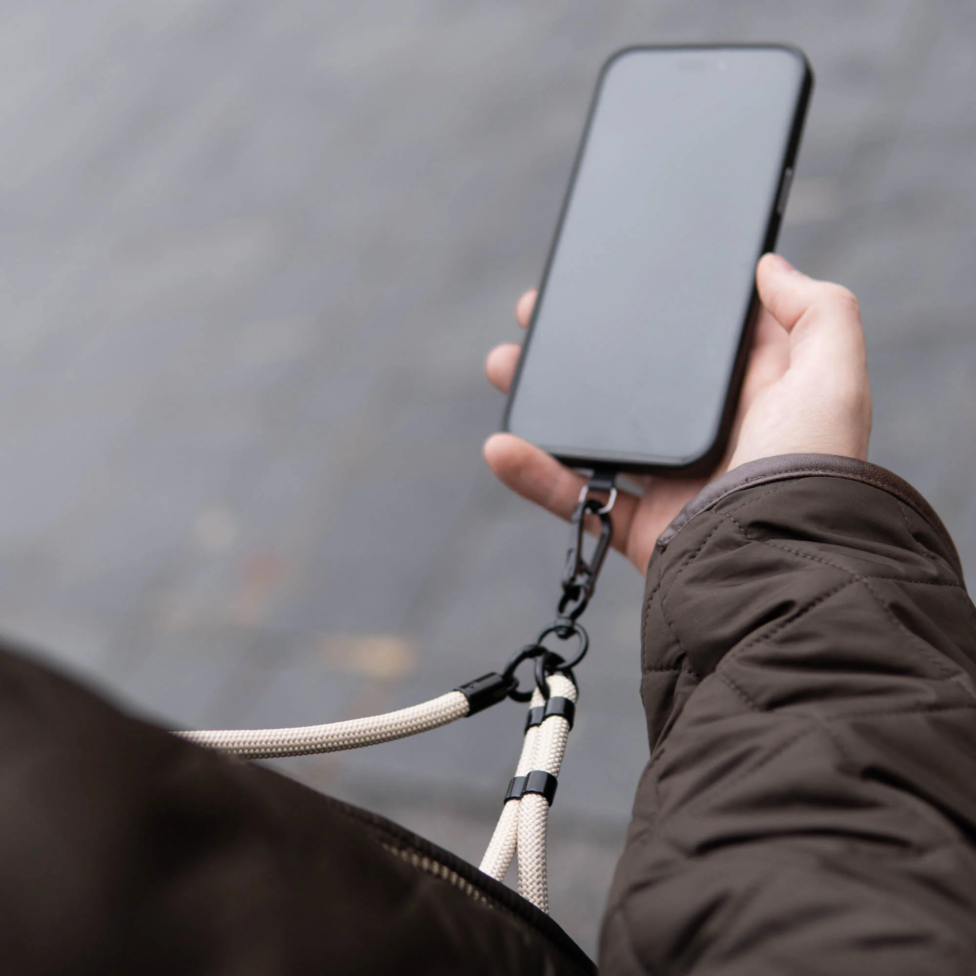 Pasek na telefon na ramię